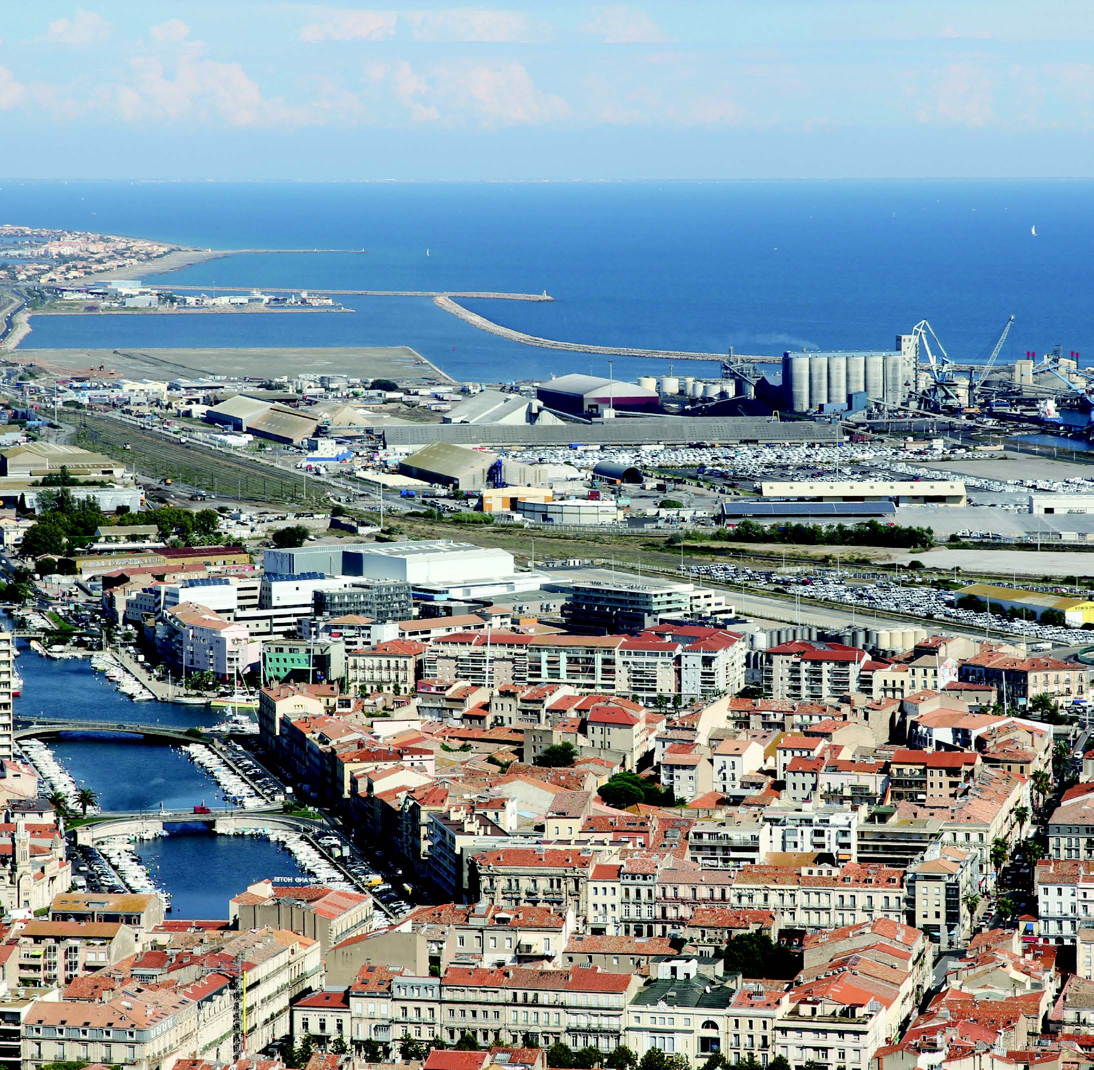 Vue de l'agglomération de Sète et de son port depuis le mont Saint-Clair